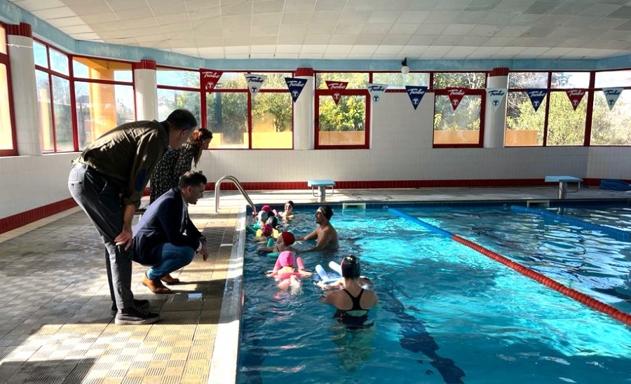 "mOHve te a Nadar" promove adaptação de crianças ao meio aquático