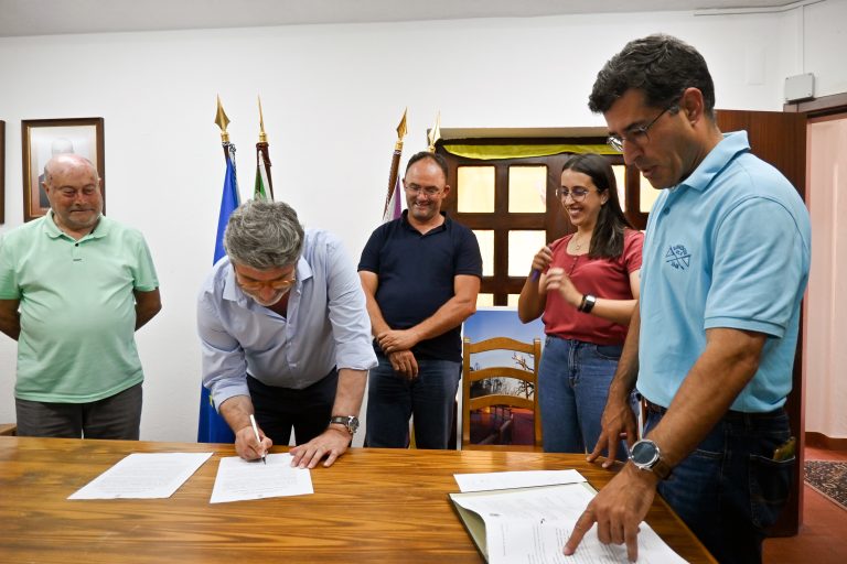 Assinatura Auto de Consignação de Obra em Aldeia das Dez