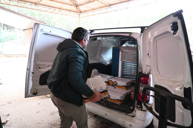 Município apoia apicultores com cinco toneladas de alimento para abelhas