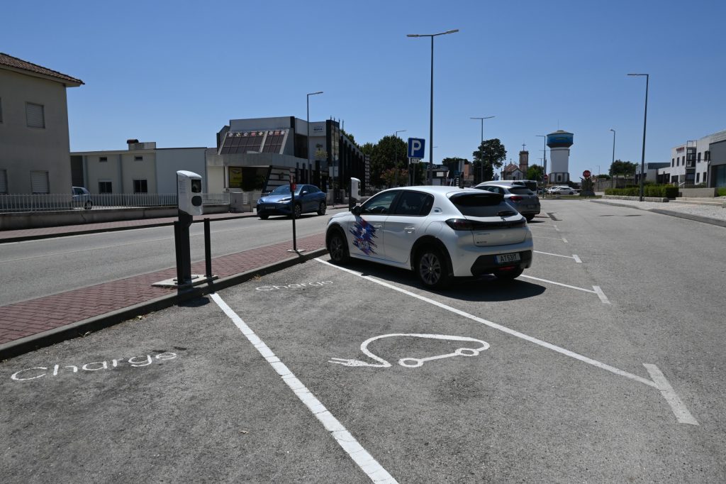 Novos pontos de carregamento reforçam mobilidade elétrica